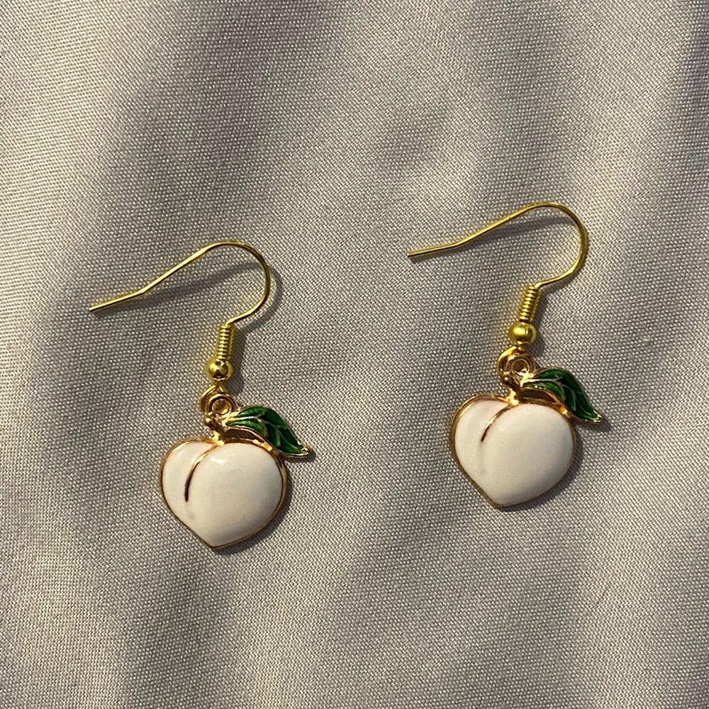 Peach Earrings 🍑